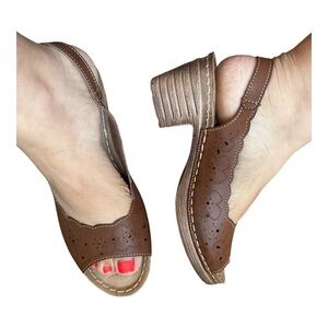 PATRIZIA BY SPRING STEP lightweight faux leather block heel sandal in brown sz 9